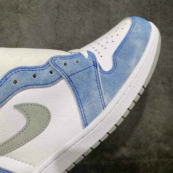 Air Jordan 1 Retro High OG Hyper Royal - Image 6