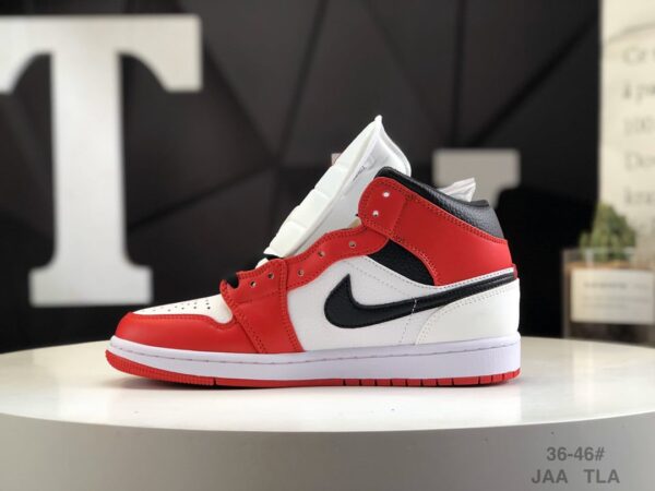 Air Jordan 1 Mid 'Chicago' 554724-173 - Image 3