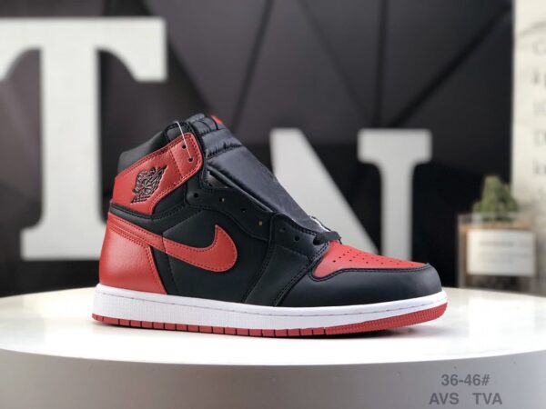 Air Jordan 1 Retro High OG 'Banned' 2016 555088-001 - Image 2