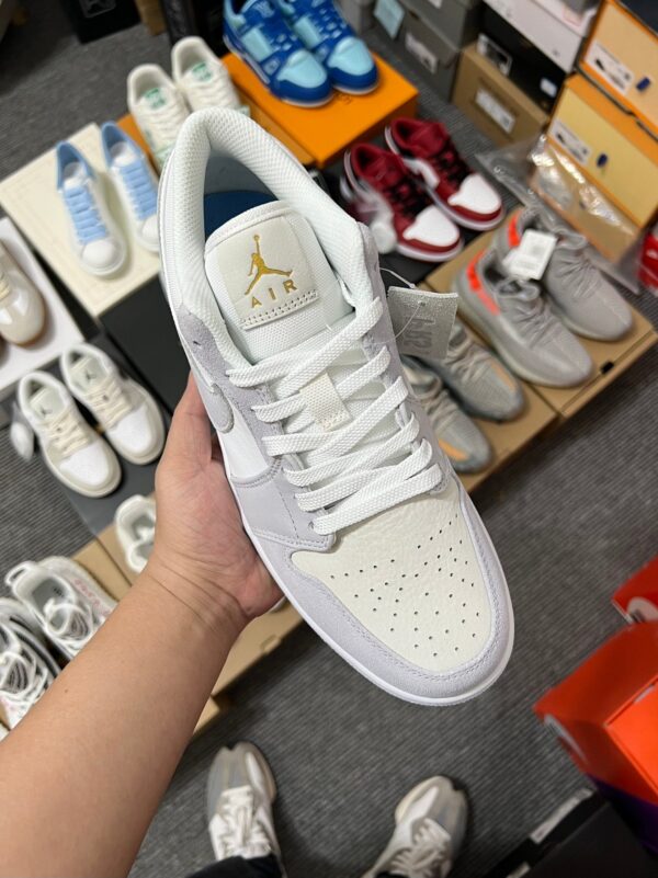 Air Jordan 1 Low 'Paris' CV3043-100 - Image 4