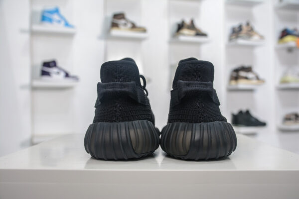 Yeezy Boost 350 V2 Onyx HQ4540 - Image 3