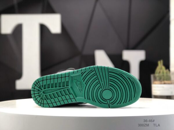 Air Jordan 1 Mid 'Pine Green' 554724-067 - Image 8