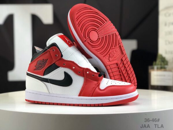 Air Jordan 1 Mid 'Chicago' 554724-173 - Image 6