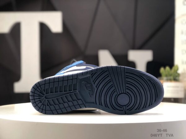 Air Jordan 1 Retro High OG 'Obsidian' 555088-140 - Image 8