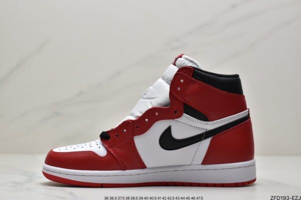 Air Jordan 1 Retro High OG 'Chicago' 2015 - Image 4