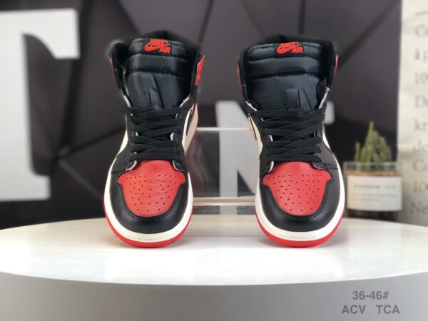 Air Jordan 1 Retro High OG 'Bred Toe' 555088-610 - Image 4