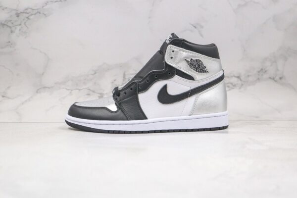 Wmns Air Jordan 1 Retro High OG 'Silver Toe' CD0461-001 - Image 3