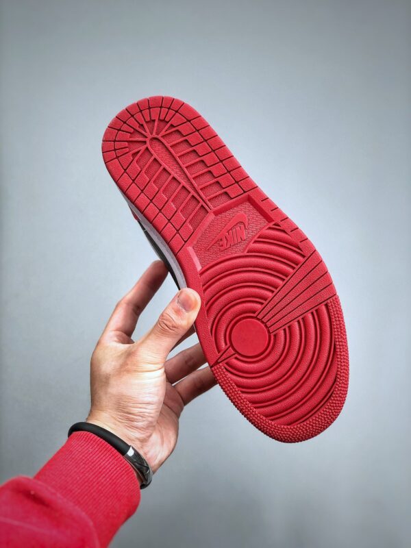 Air Jordan 1 Low Bred Toe - Image 5