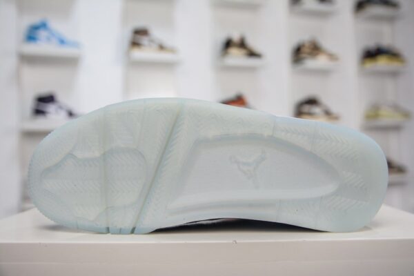 Air Jordan 4 Retro Michigan - Image 4