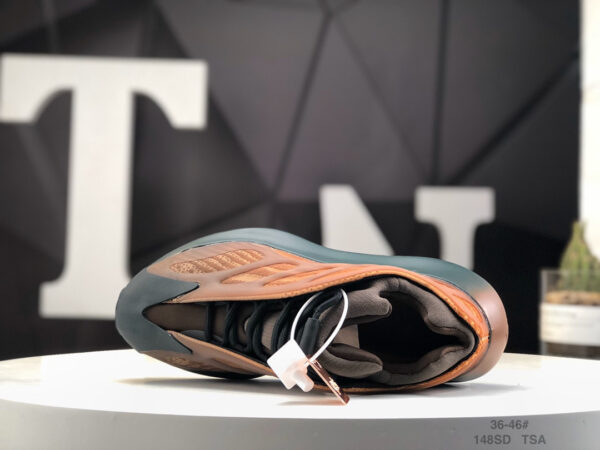 Yeezy 700 V3 Copper Fade GY4109 - Image 4