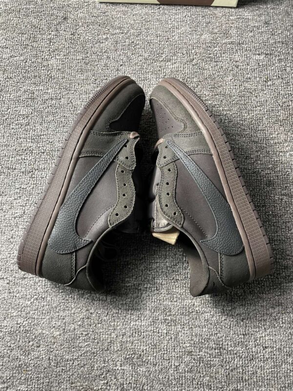 Air Jordan 1 Retro Low OG SP x Travis Scott 'Velvet Brown - Image 2