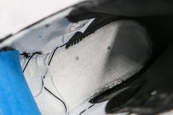 Wmns Air Jordan 1 Retro High OG 'Silver Toe' CD0461-001 - Image 10