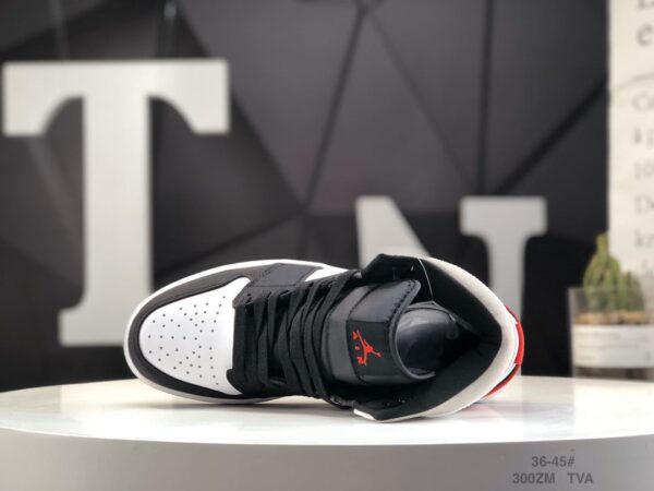 Air Jordan 1 Mid SE 'Red Black Toe' 852542-100 - Image 4