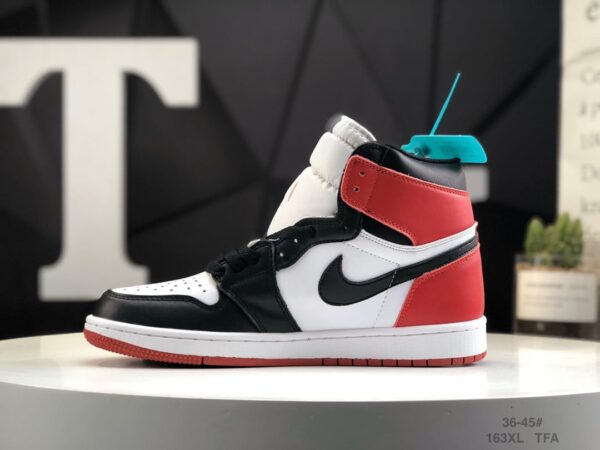 Air Jordan 1 Retro High OG 'Black Toe' 2016 555088-125 - Image 3