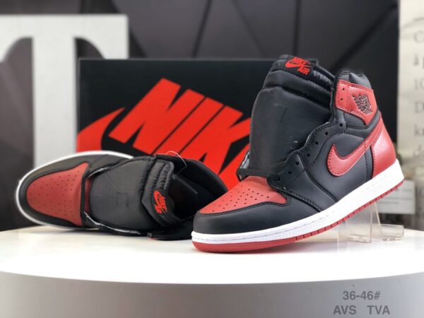 Air Jordan 1 Retro High OG 'Banned' 2016 555088-001 - Image 10