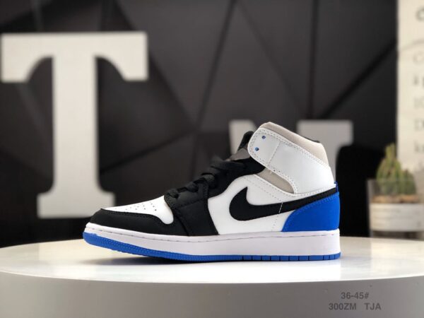 Air Jordan 1 Mid SE 'Royal Black Toe' 852542-102 - Image 3