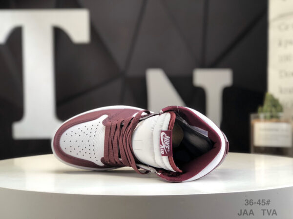 Air Jordan 1 Retro High OG 'Bordeaux' 555088-611 - Image 4