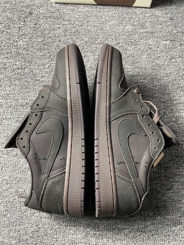 Air Jordan 1 Retro Low OG SP x Travis Scott 'Velvet Brown - Image 3