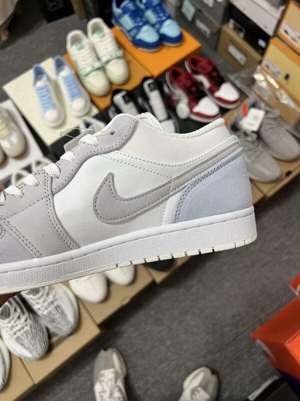 Air Jordan 1 Low 'Paris' CV3043-100 - Image 3