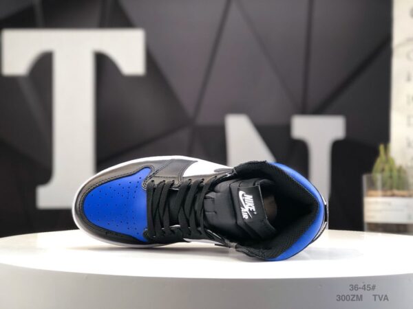 Air Jordan 1 Retro High OG 'Royal Toe' 555088-041 - Image 4