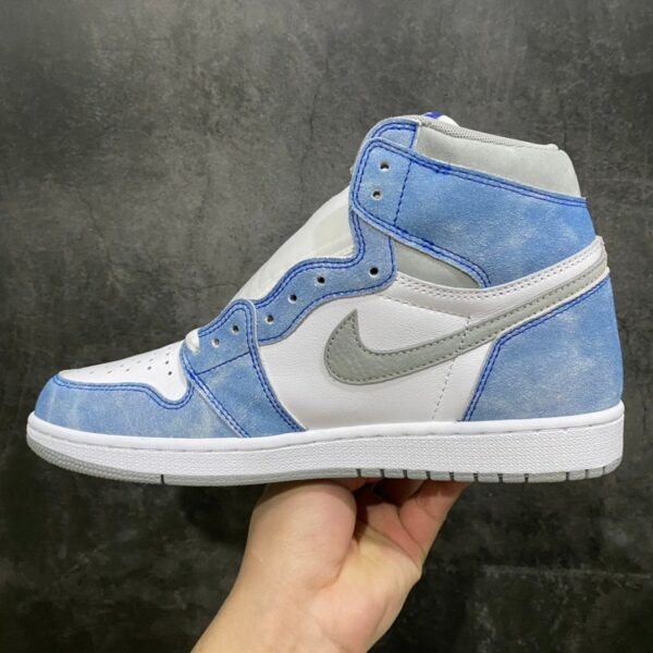 Air Jordan 1 Retro High OG Hyper Royal - Image 3