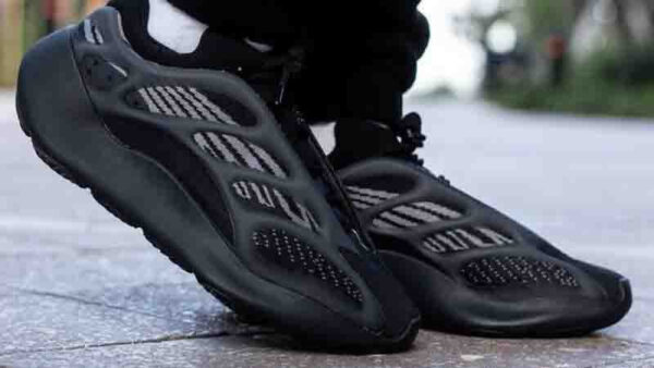 Yeezy 700 V3 Alvah H67799 - Image 2