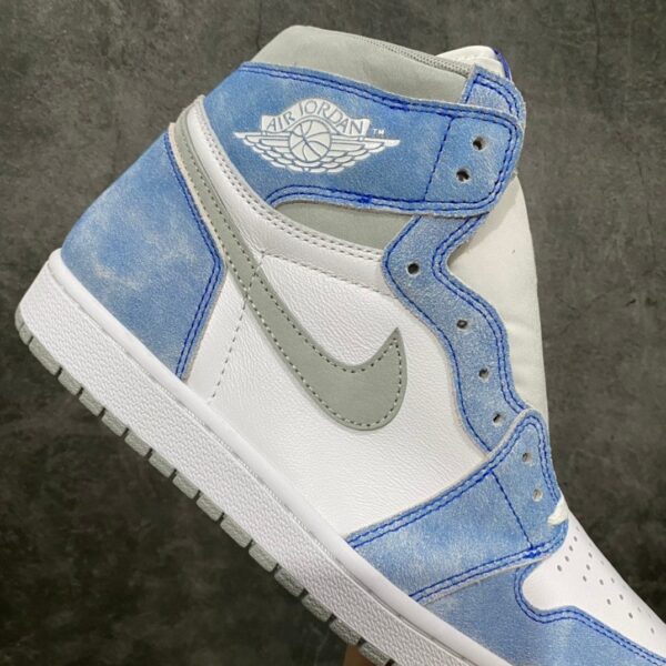 Air Jordan 1 Retro High OG Hyper Royal - Image 4