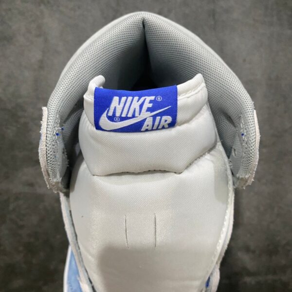 Air Jordan 1 Retro High OG Hyper Royal - Image 9