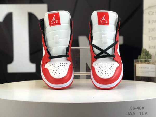 Air Jordan 1 Mid 'Chicago' 554724-173 - Image 9