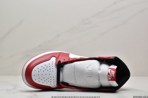 Air Jordan 1 Retro High OG 'Chicago' 2015 - Image 3