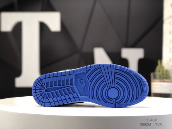 Air Jordan 1 Retro High OG 'Royal Toe' 555088-041 - Image 8