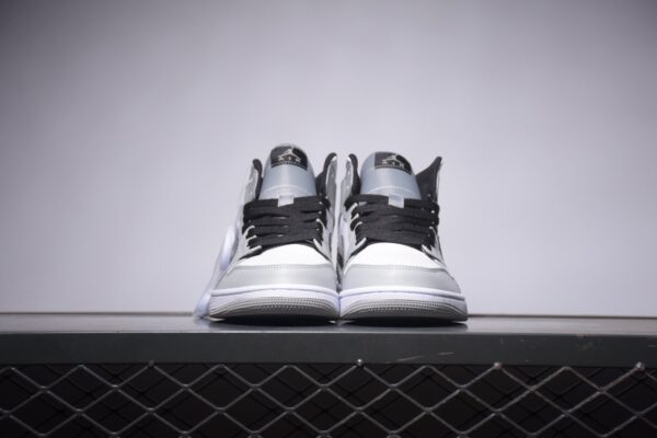Air Jordan 1 Mid 'Smoke Grey' 554724-092 - Image 3