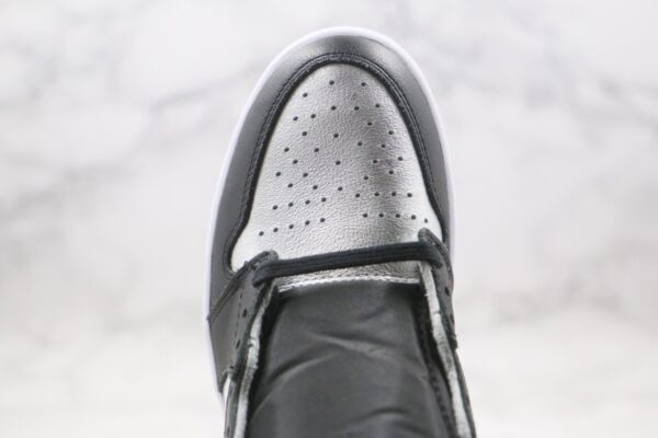 Wmns Air Jordan 1 Retro High OG 'Silver Toe' CD0461-001 - Image 9