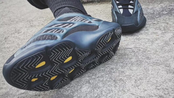 Yeezy 700 V3 Alvah H67799 - Image 5