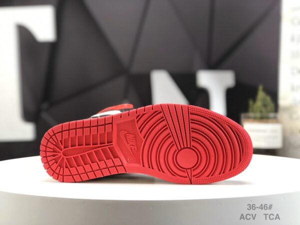 Air Jordan 1 Retro High OG 'Bred Toe' 555088-610 - Image 6