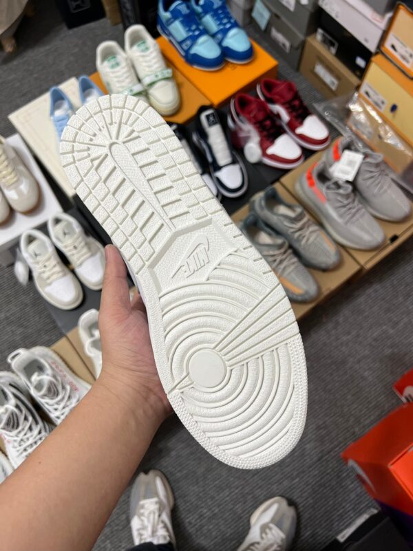 Air Jordan 1 Low 'Paris' CV3043-100 - Image 5