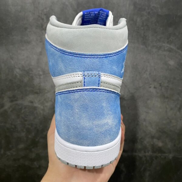 Air Jordan 1 Retro High OG Hyper Royal - Image 5