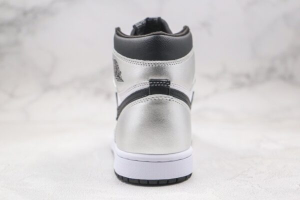 Wmns Air Jordan 1 Retro High OG 'Silver Toe' CD0461-001 - Image 6