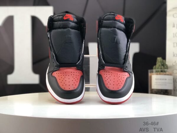 Air Jordan 1 Retro High OG 'Banned' 2016 555088-001 - Image 9