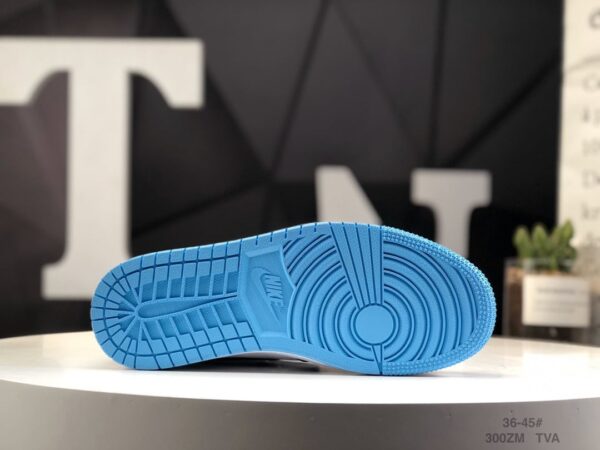Wmns Air Jordan 1 Retro High OG 'Blue Chill' CD0461-401 - Image 8