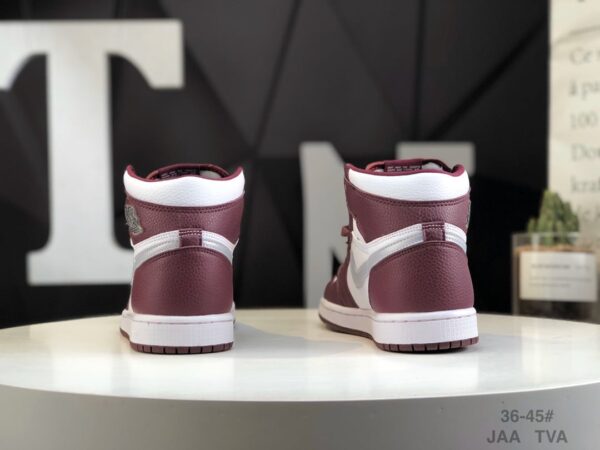 Air Jordan 1 Retro High OG 'Bordeaux' 555088-611 - Image 7