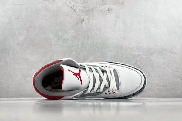 Air Jordan 3 OG Fire Red - Image 4