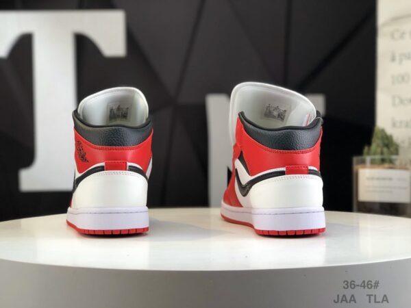 Air Jordan 1 Mid 'Chicago' 554724-173 - Image 7
