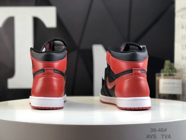 Air Jordan 1 Retro High OG 'Banned' 2016 555088-001 - Image 7
