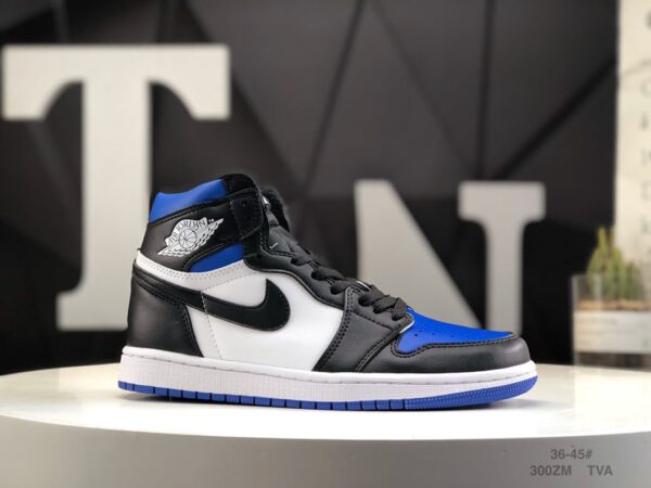 Air Jordan 1 Retro High OG 'Royal Toe' 555088-041 - Image 2