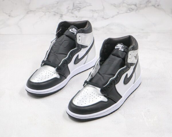 Wmns Air Jordan 1 Retro High OG 'Silver Toe' CD0461-001 - Image 7