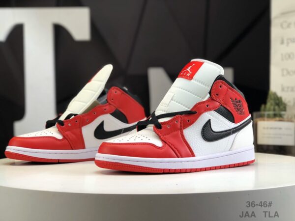Air Jordan 1 Mid 'Chicago' 554724-173 - Image 5