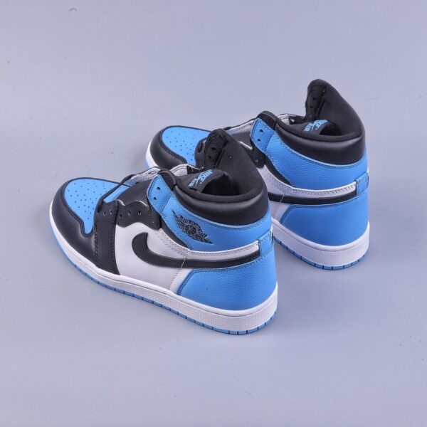Air Jordan 1 Retro High OG 'UNC Toe' DZ5485-400 - Image 4