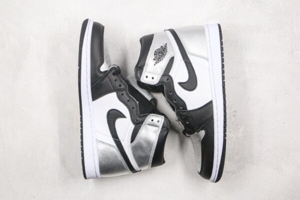 Wmns Air Jordan 1 Retro High OG 'Silver Toe' CD0461-001 - Image 4