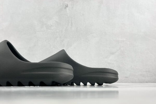adidas Yeezy Slides 'Onyx' HQ6448(Recommend two sizes up) - Image 2